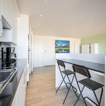 Apartment In With Sea Views *